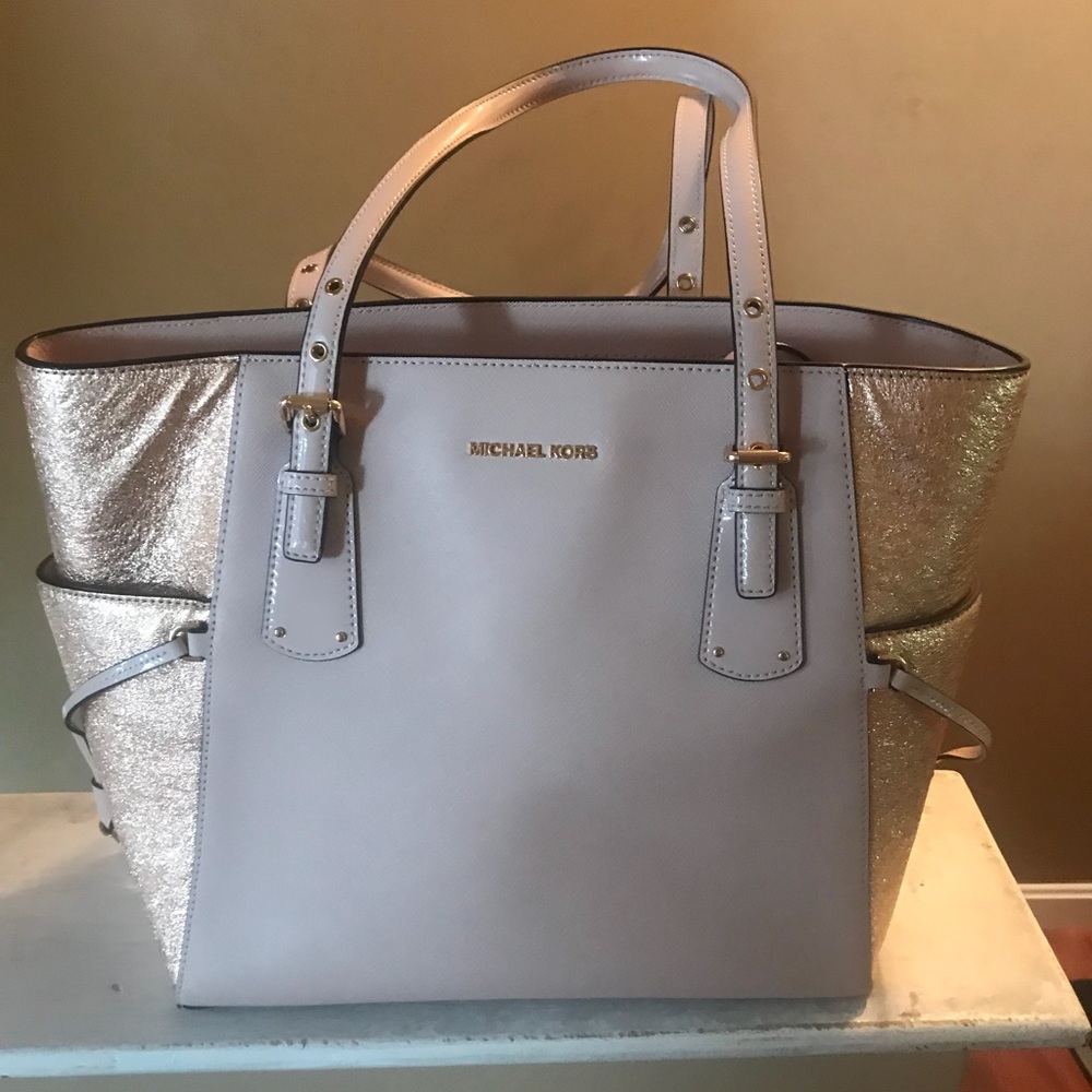 Michael Kors Voyager East West Signature Tote